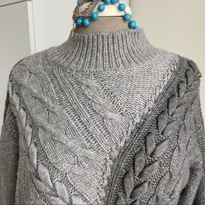 Simply Vera Vera Wang Dark Grey Color blocked Design Pullover  Sweater size M